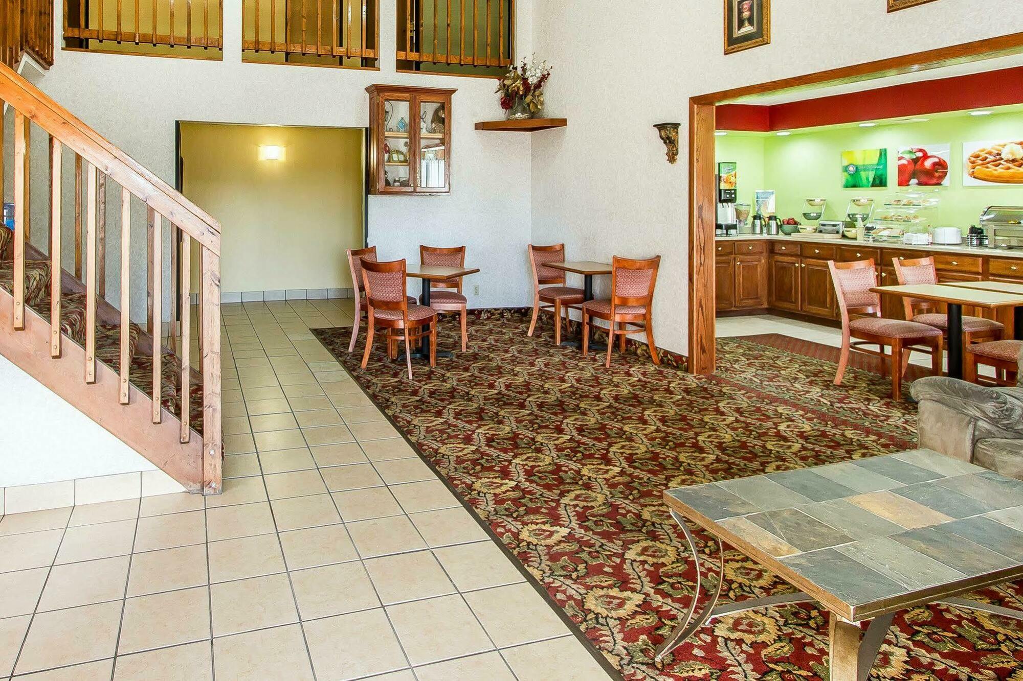 Quality Inn Burlington Near Hwy 34 Exteriör bild