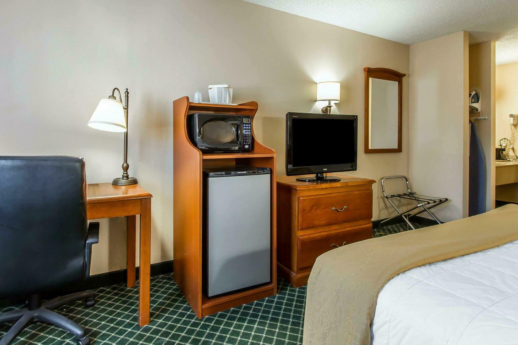 Quality Inn Burlington Near Hwy 34 Exteriör bild