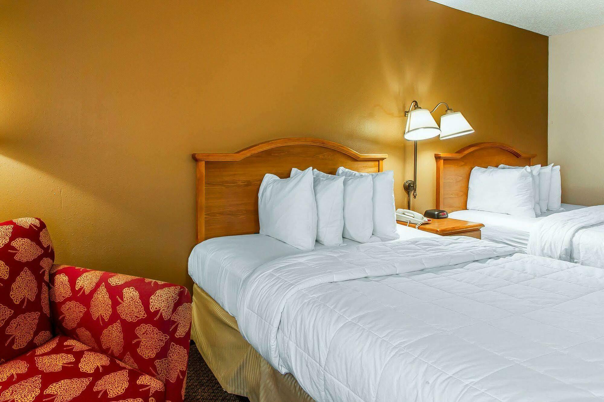 Quality Inn Burlington Near Hwy 34 Exteriör bild