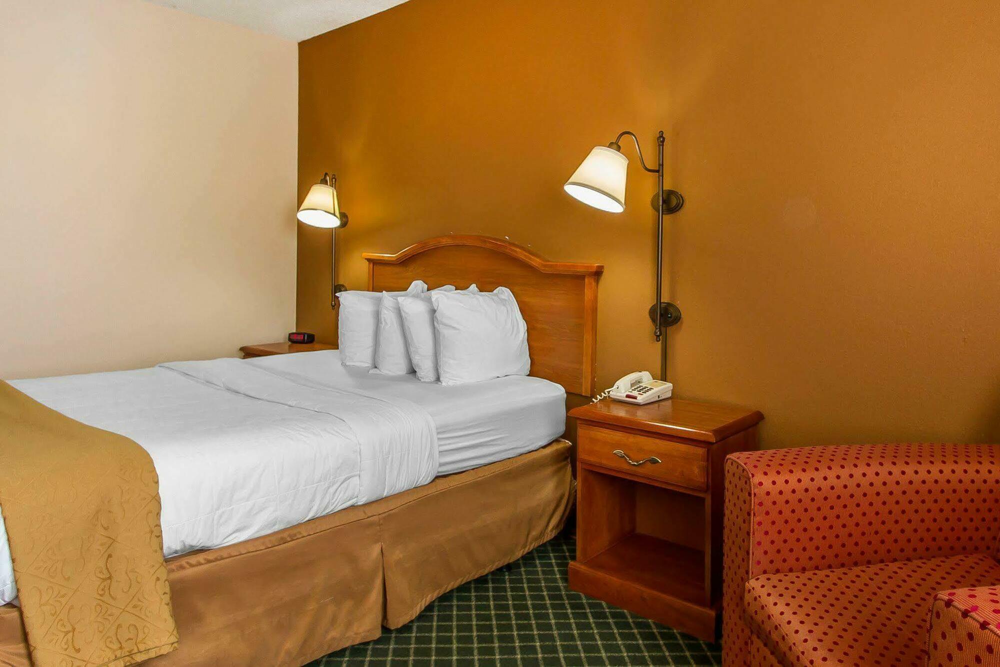 Quality Inn Burlington Near Hwy 34 Exteriör bild