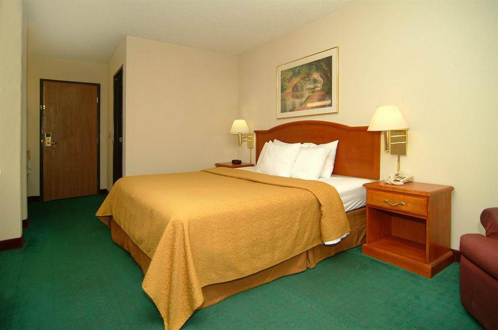 Quality Inn Burlington Near Hwy 34 Exteriör bild