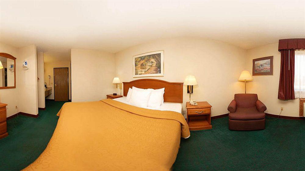 Quality Inn Burlington Near Hwy 34 Exteriör bild